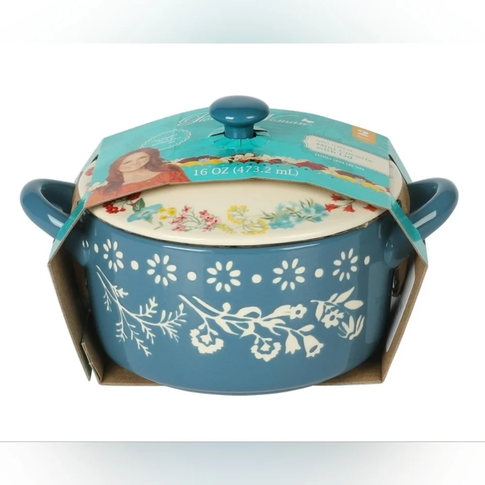 The Pioneer Woman Fancy Flourish Round Ceramic Mini Casserole Dish with Lid.‎